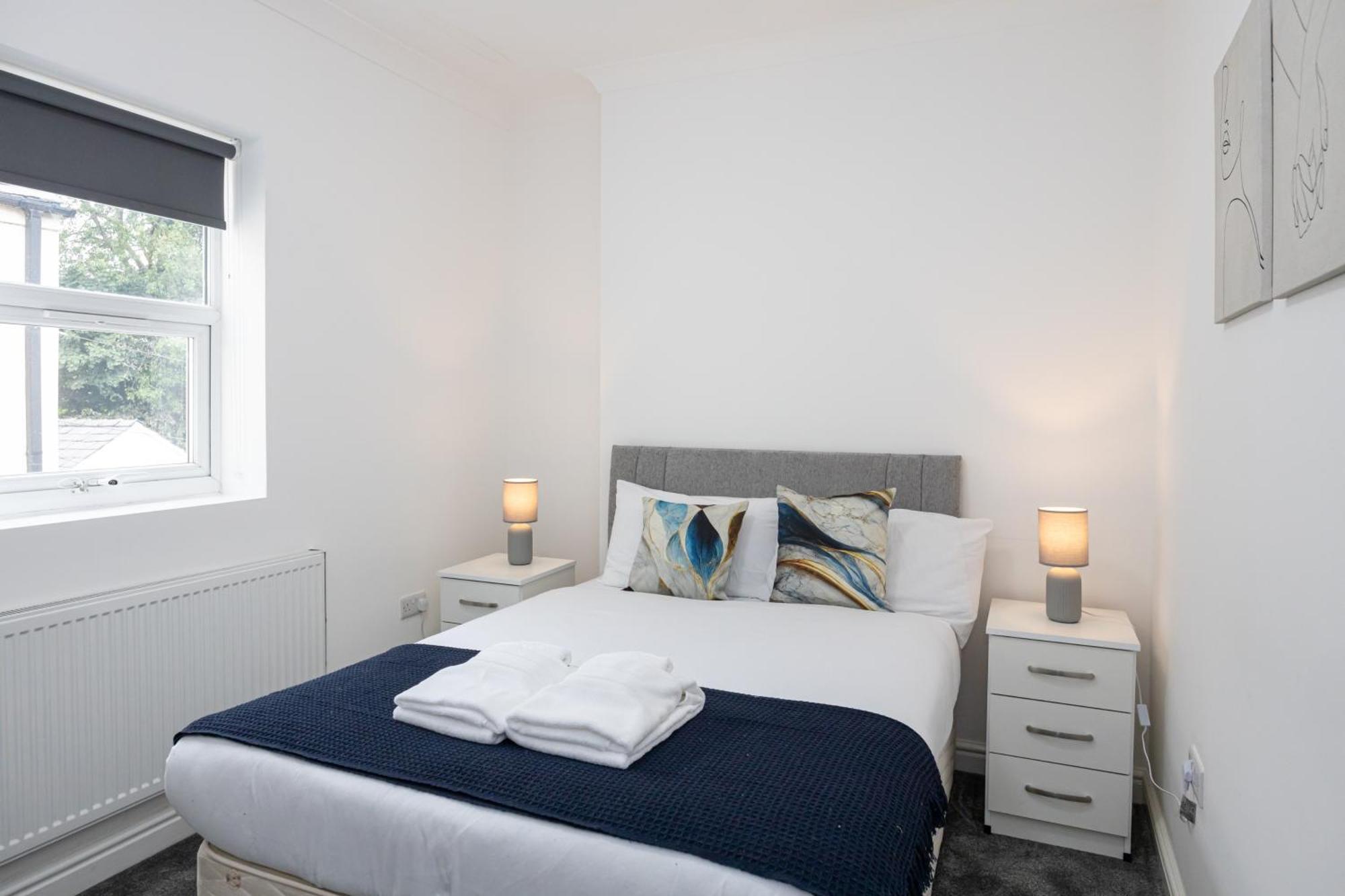 Holiday home Modern Spacious 6bd Haven 8 Min From Centre *