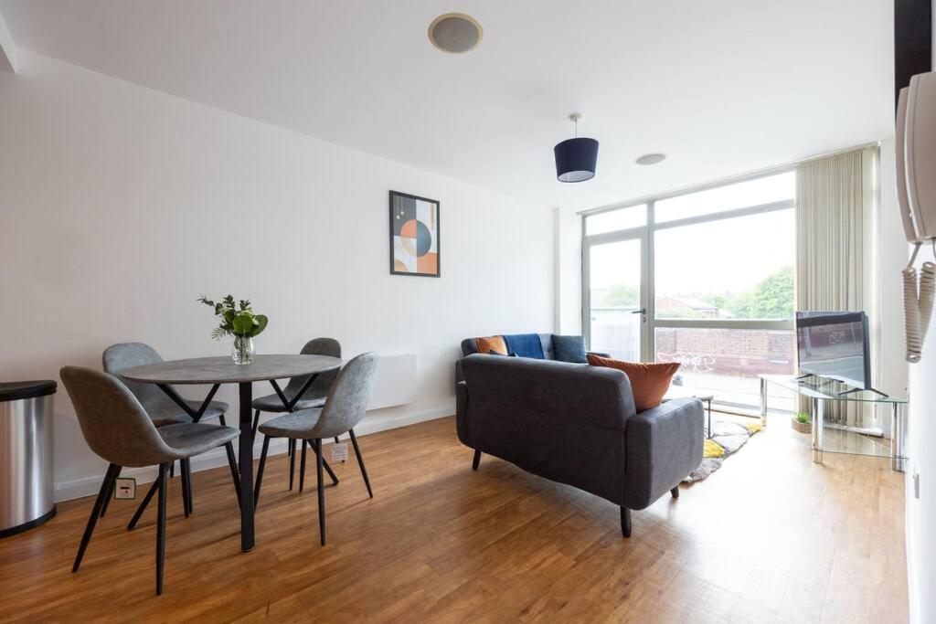 Stylish Apartment, Northern Quarter, Perfect For Groups Long Term Disc Apartment Manchester