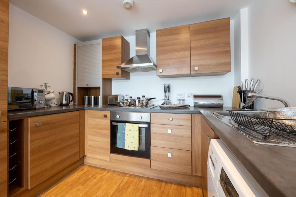 Stylish Apartment, Northern Quarter, Perfect For Groups Long Term Disc *