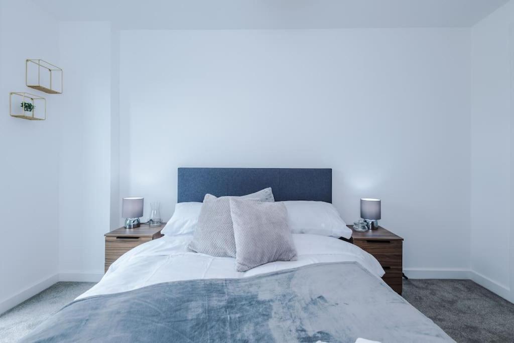 Sleeps 6, Stylish 2 Bedroom In Old Trafford, Balcony, Smart Tvs, Long Term Disc Appartement