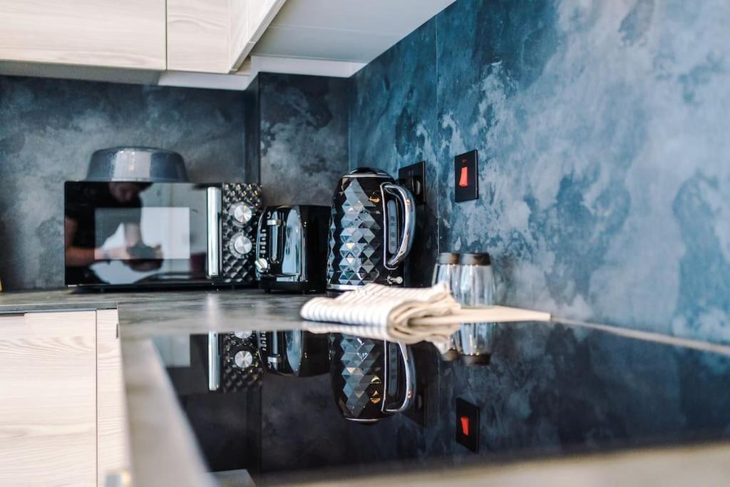 Appartement Sleeps 6, Stylish 2 Bedroom In Old Trafford, Balcony, Smart Tvs, Long Term Disc *