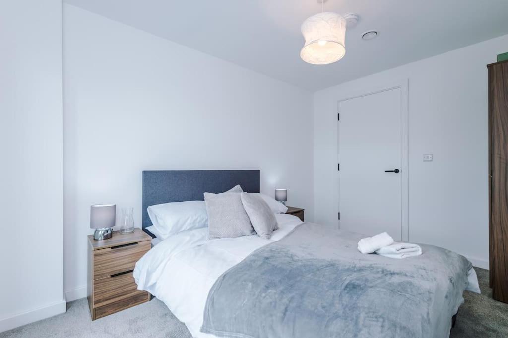 Appartement Sleeps 6, Stylish 2 Bedroom In Old Trafford, Balcony, Smart Tvs, Long Term Disc Manchester