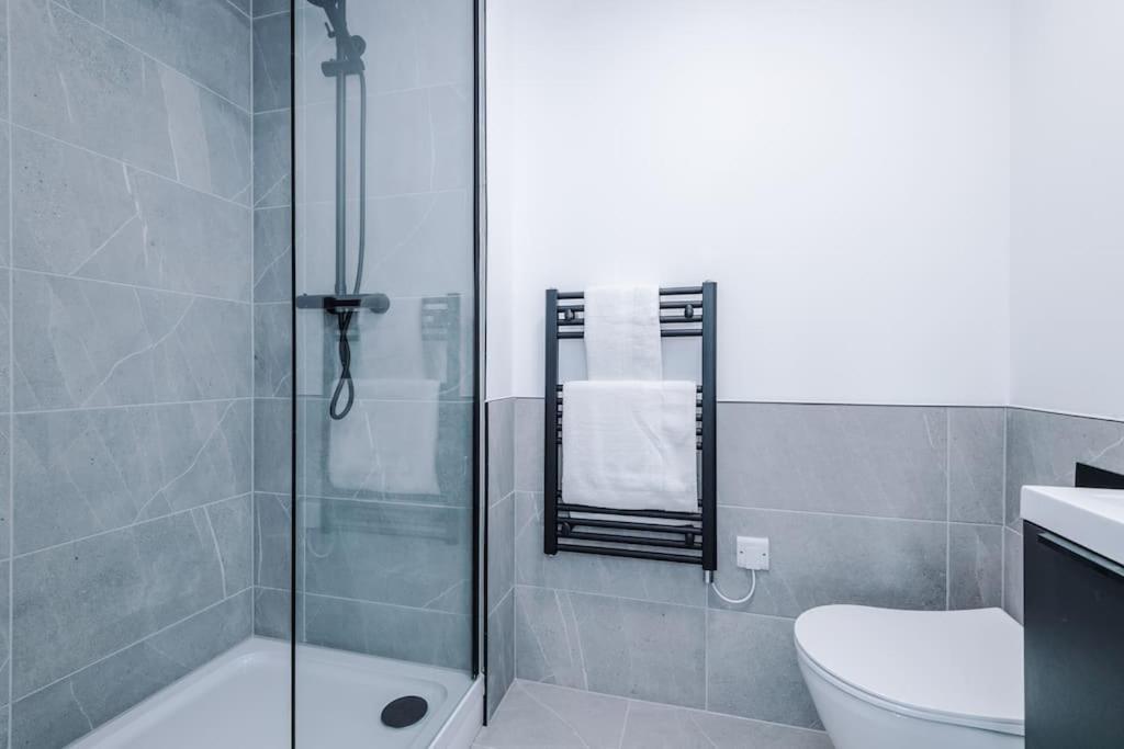 Appartement Sleeps 6, Stylish 2 Bedroom In Old Trafford, Balcony, Smart Tvs, Long Term Disc Manchester