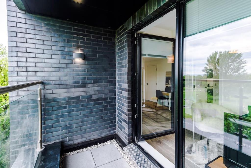 Sleeps 6, Stylish 2 Bedroom In Old Trafford, Balcony, Smart Tvs, Long Term Disc Appartement *
