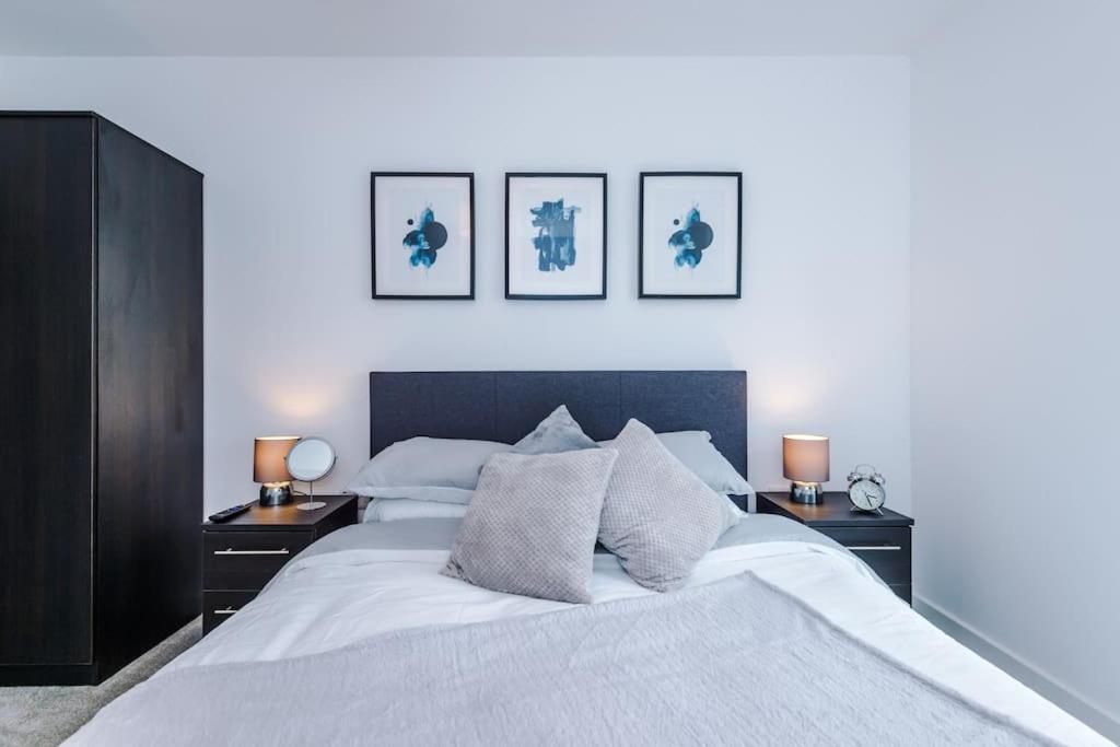 Sleeps 6, Stylish 2 Bedroom In Old Trafford, Balcony, Smart Tvs, Long Term Disc Appartement Manchester