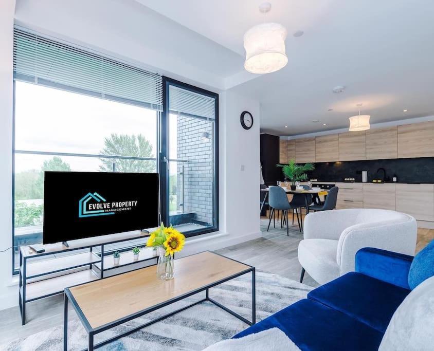 Sleeps 6, Stylish 2 Bedroom In Old Trafford, Balcony, Smart Tvs, Long Term Disc Appartement *