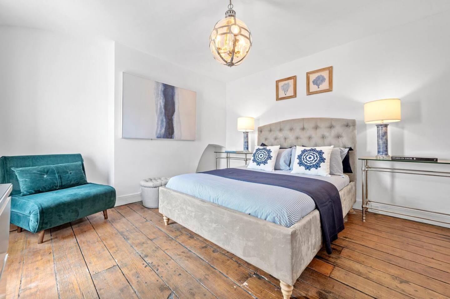 Large & Stylish Townhouse King Beds&free Parking Vakantiehuis