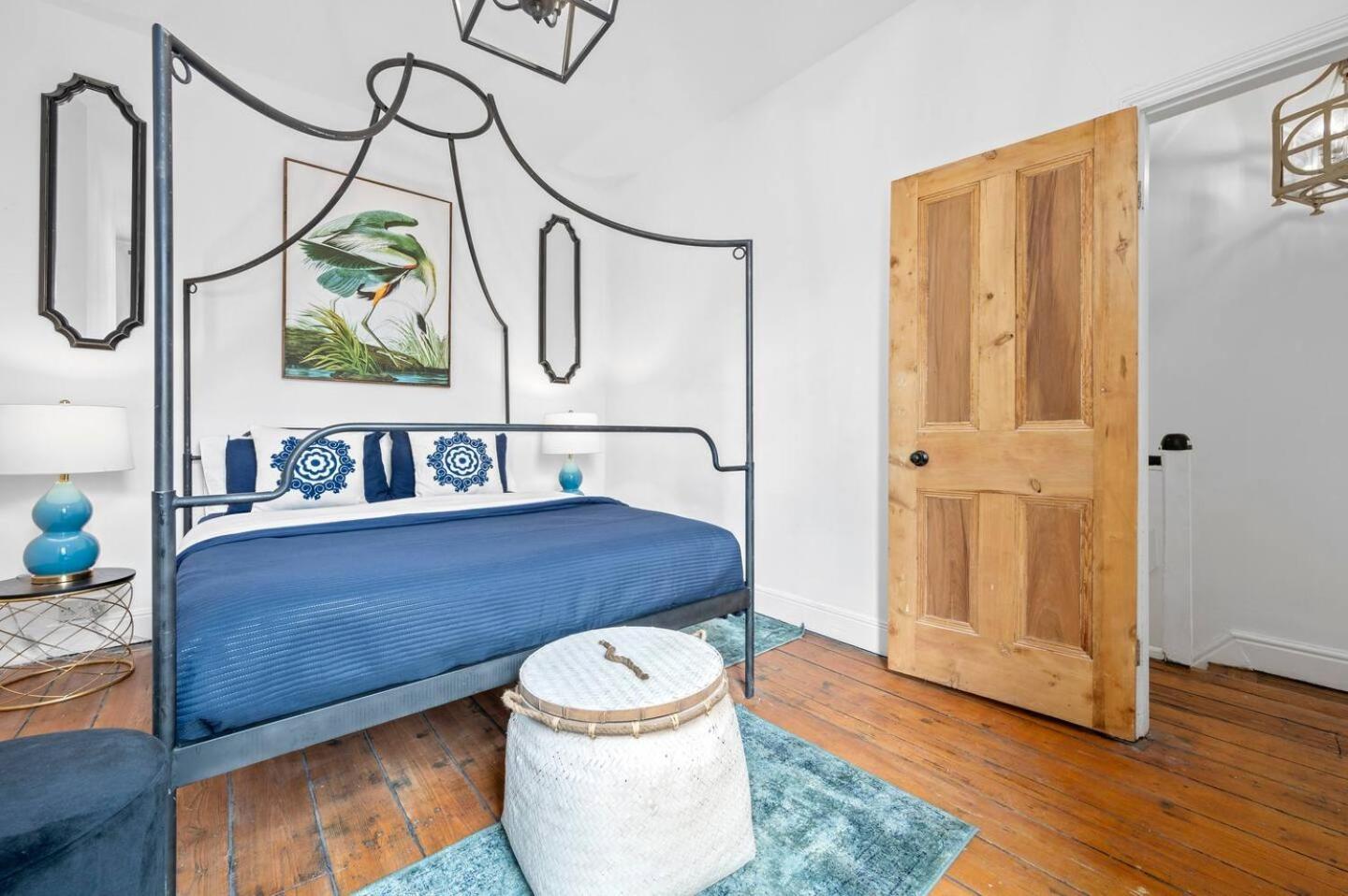 Large & Stylish Townhouse King Beds&free Parking Vakantiehuis
