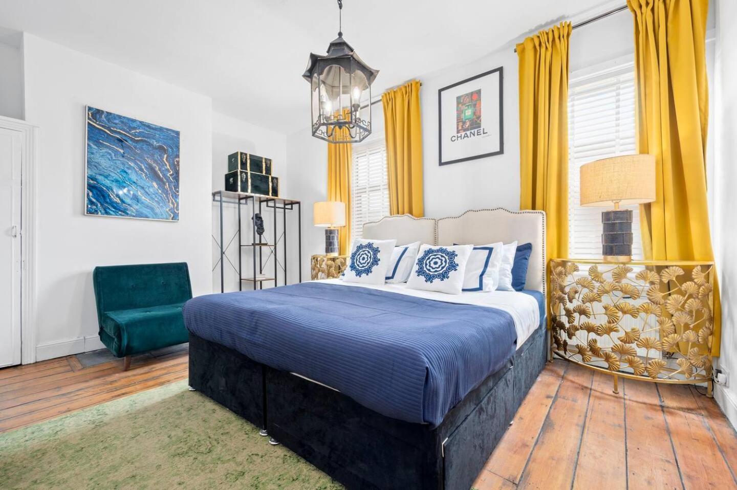Large & Stylish Townhouse King Beds&free Parking Vakantiehuis *