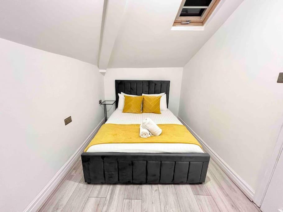 Holiday home Modern 4 Bedroom House - 8 Beds - Contractors - Free Parking - Large Family Manchester