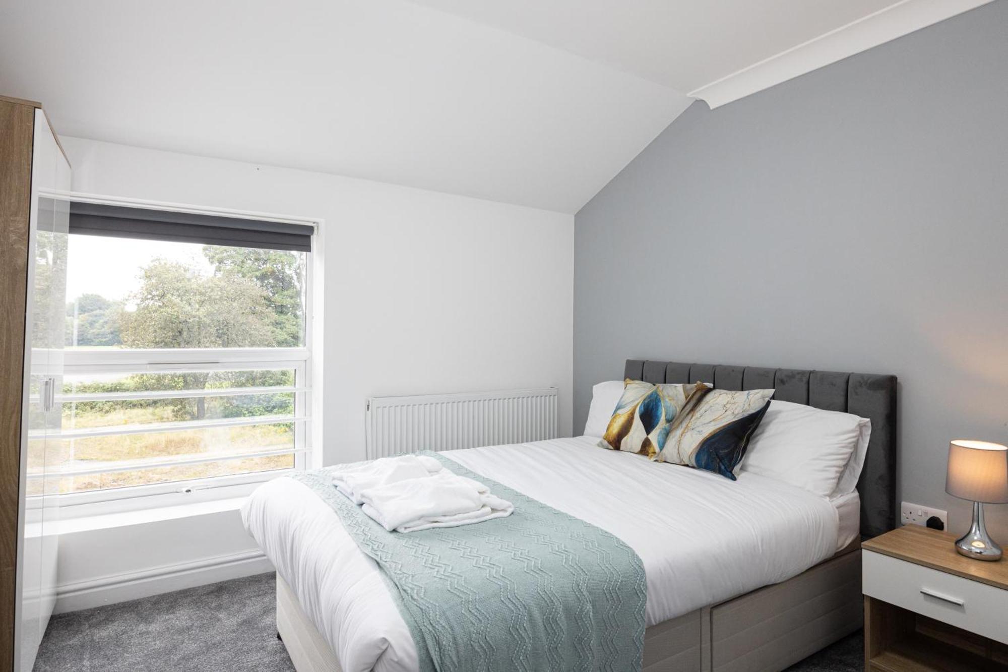 Modern Spacious 6bd Haven 8 Min From Centre Holiday home *