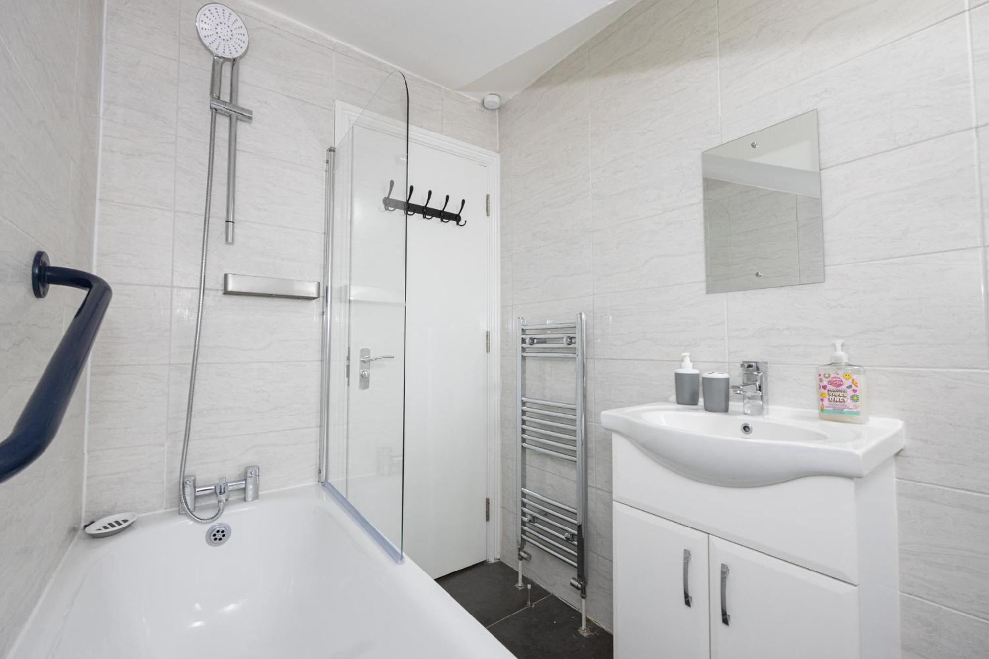 Holiday home Modern Spacious 6bd Haven 8 Min From Centre