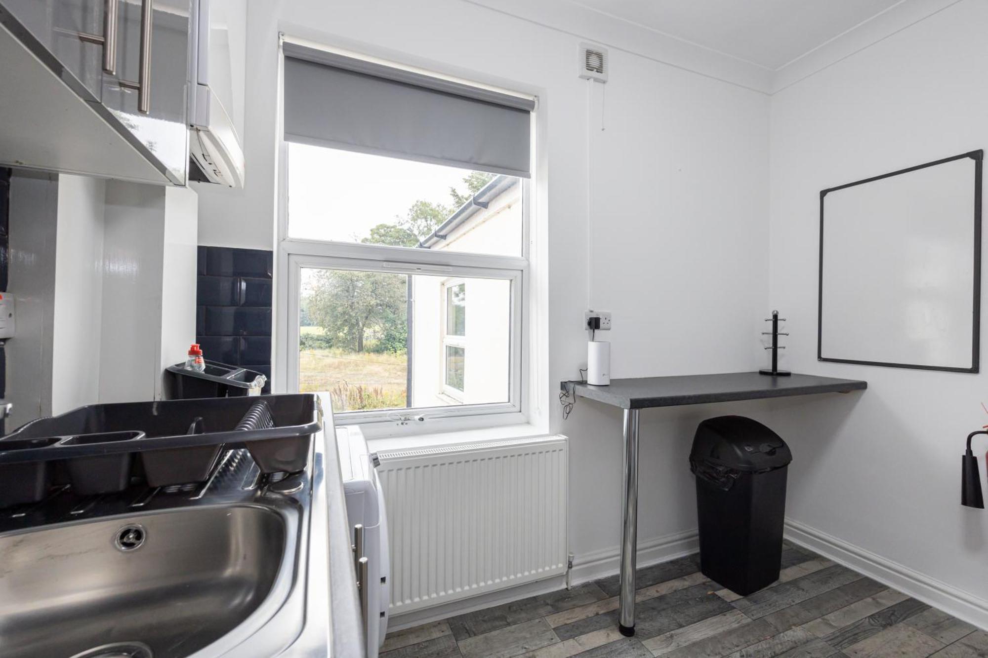 Holiday home Modern Spacious 6bd Haven 8 Min From Centre
