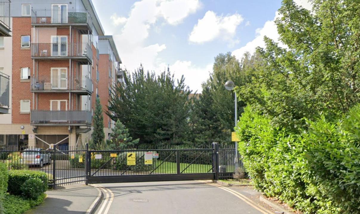 2 Bed Ensuite With Balcony And Free Onsite Secure Parking