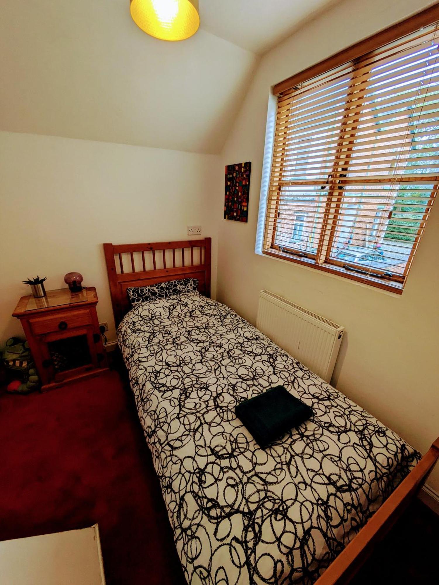 Detached House With Gated Parking In Whalley Range Villa