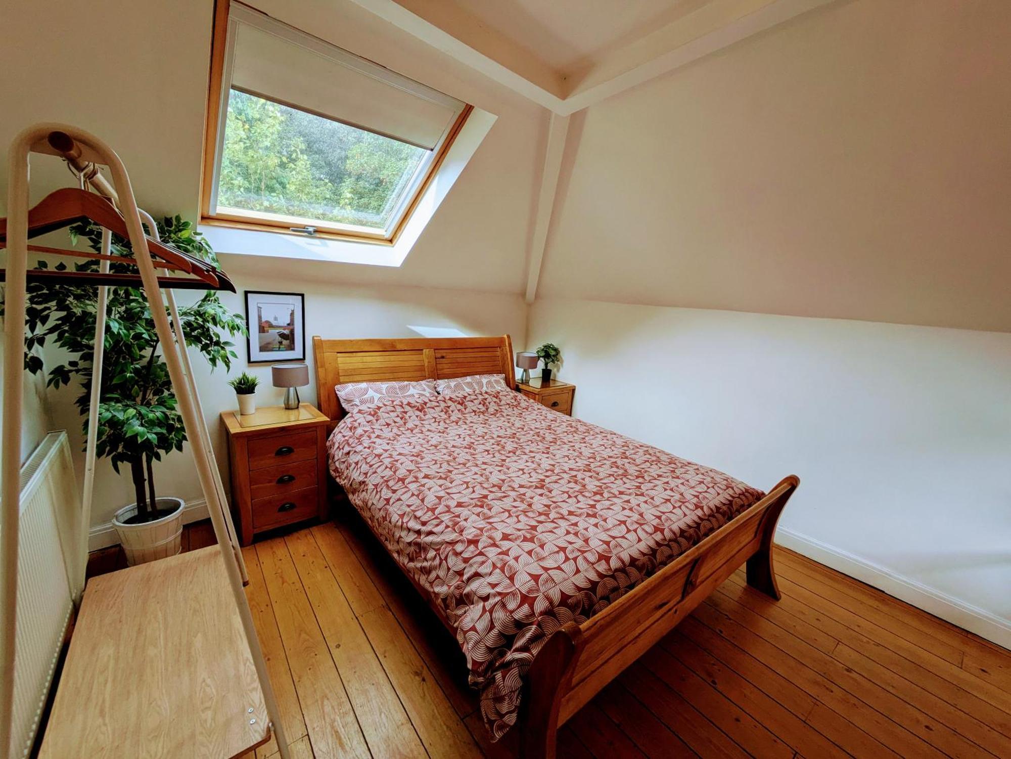 Detached House With Gated Parking In Whalley Range *