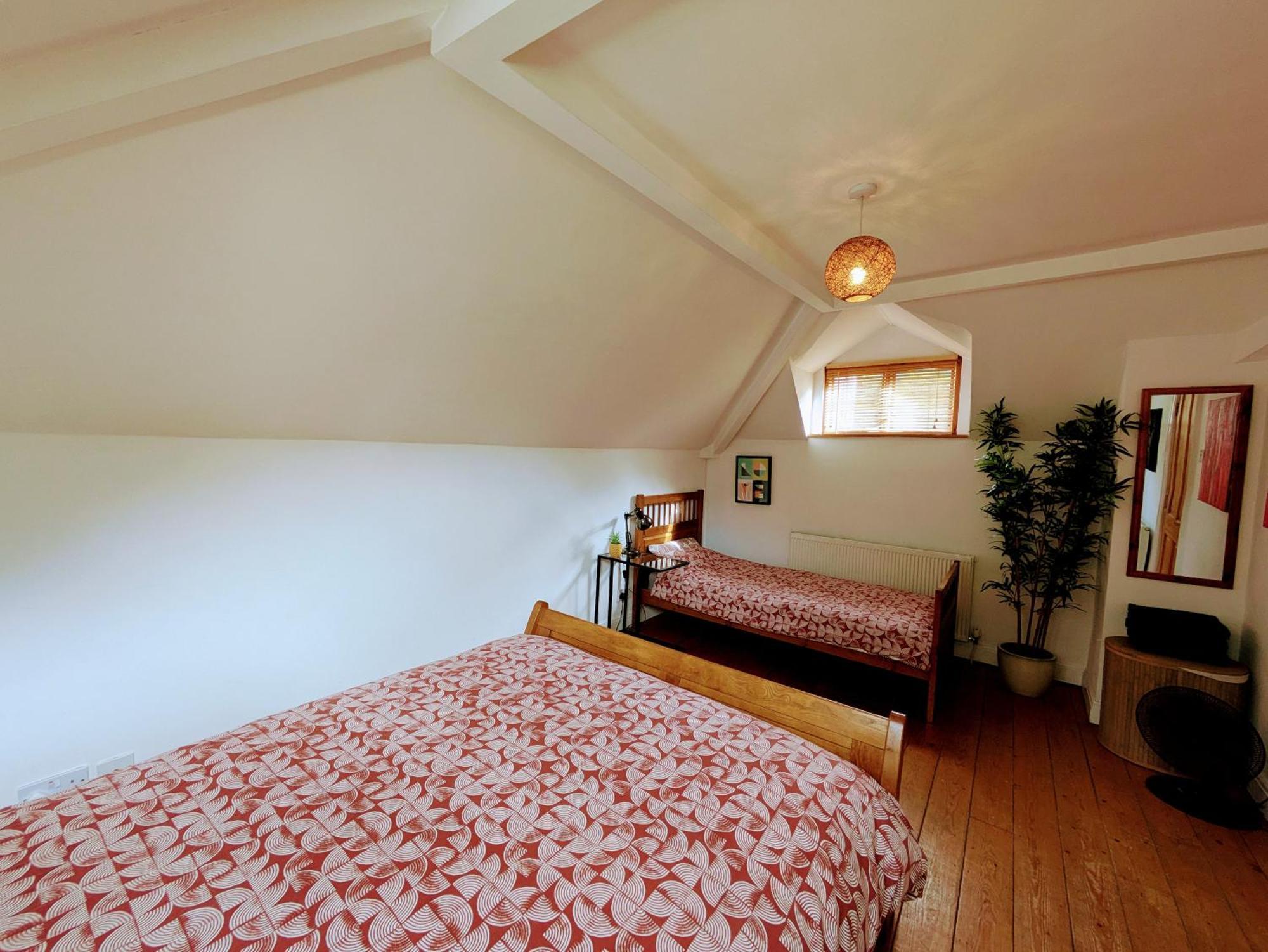 Villa Detached House With Gated Parking In Whalley Range *