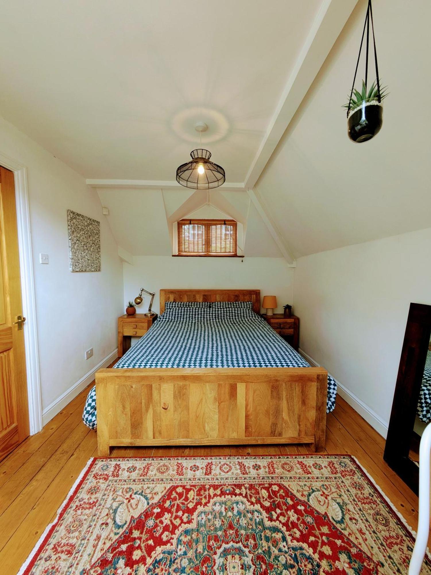 Detached House With Gated Parking In Whalley Range Villa Manchester