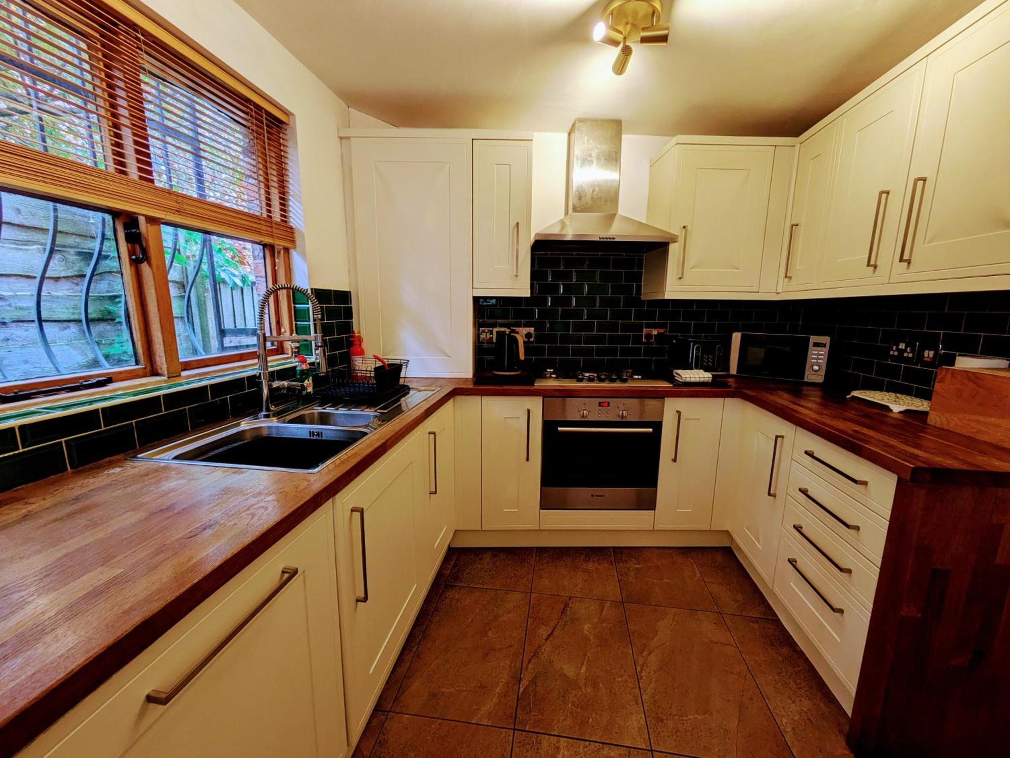 Villa Detached House With Gated Parking In Whalley Range Manchester
