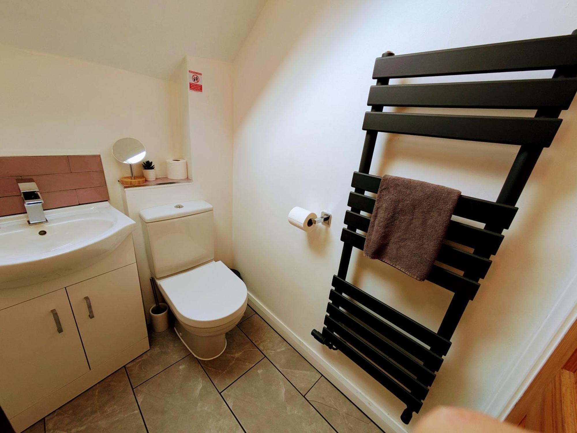 Detached House With Gated Parking In Whalley Range *