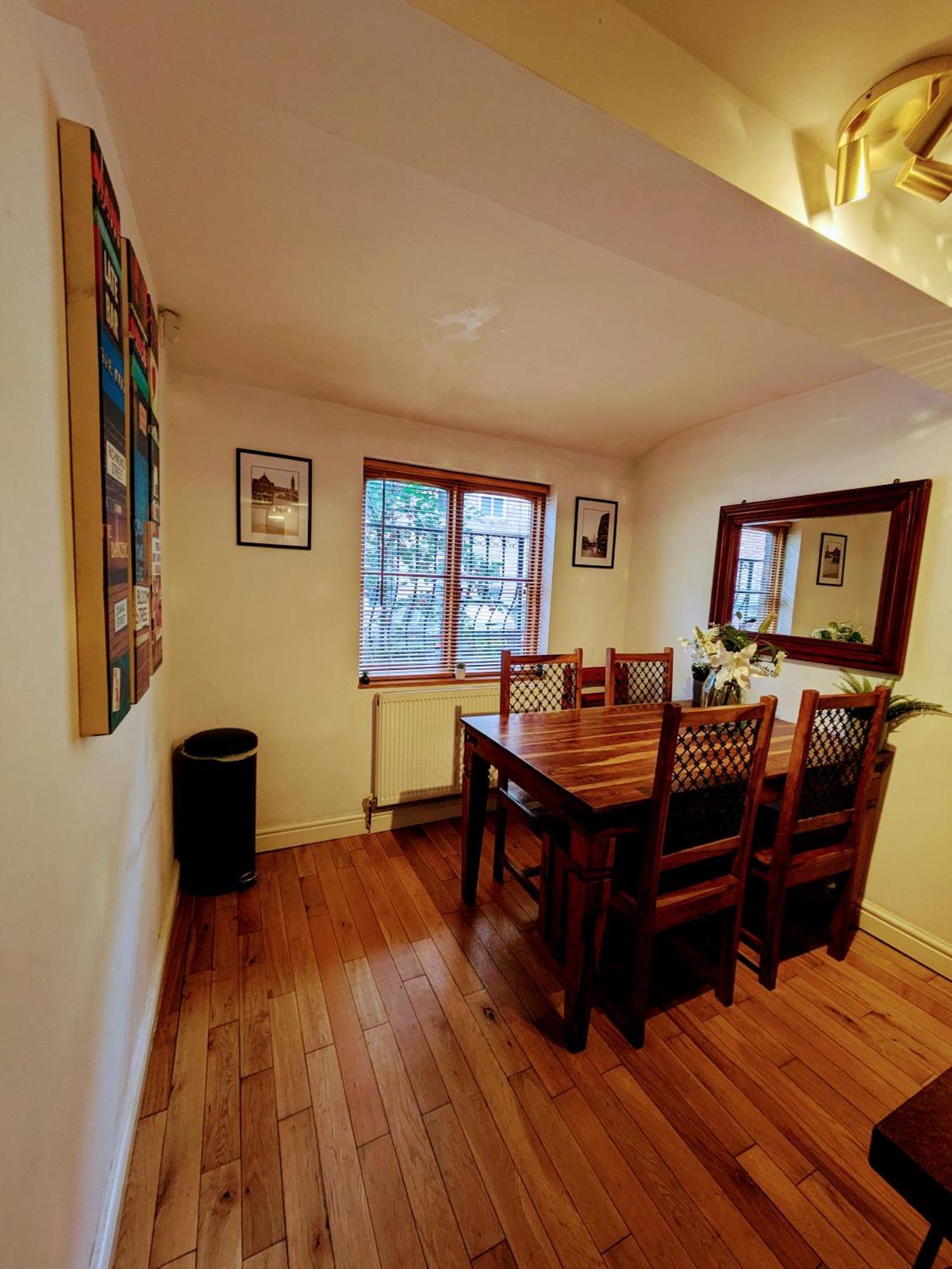 Detached House With Gated Parking In Whalley Range