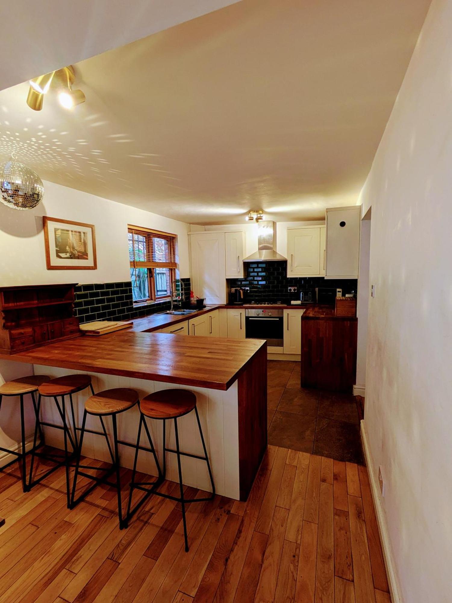 Detached House With Gated Parking In Whalley Range Villa