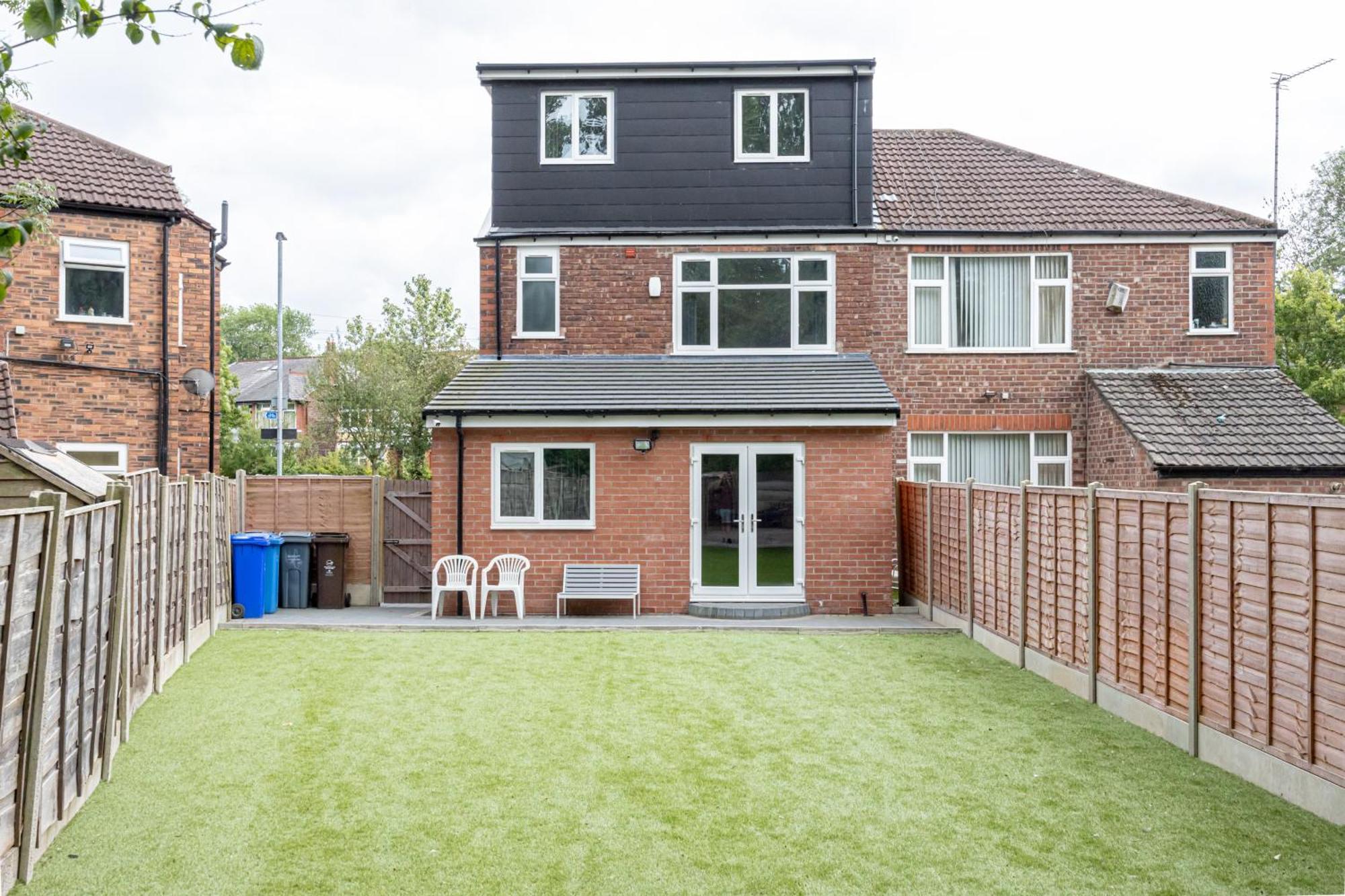 The Kent Luxury House Sleeps 14 Free Parking Holiday home *