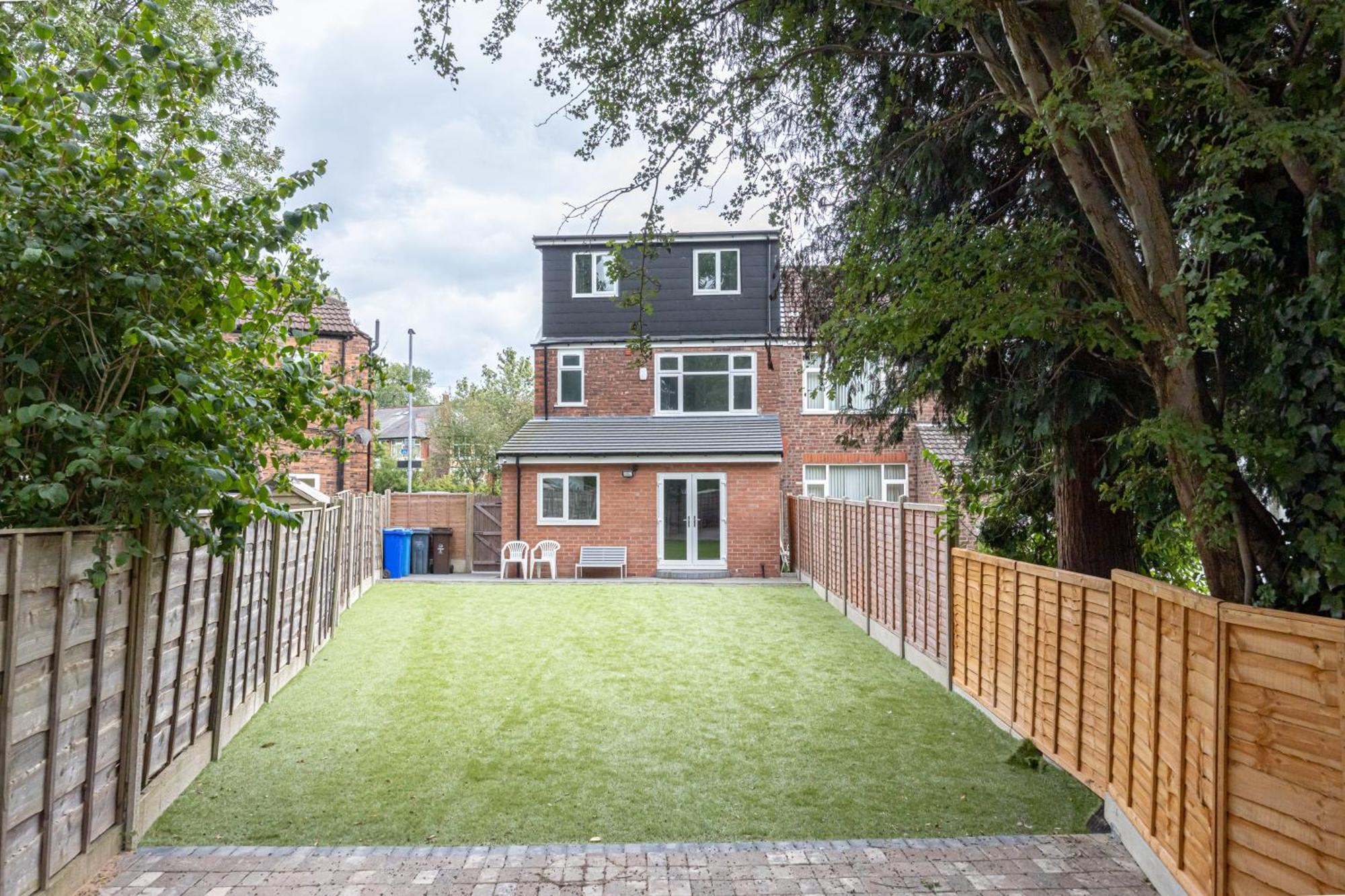The Kent Luxury House Sleeps 14 Free Parking Holiday home Manchester
