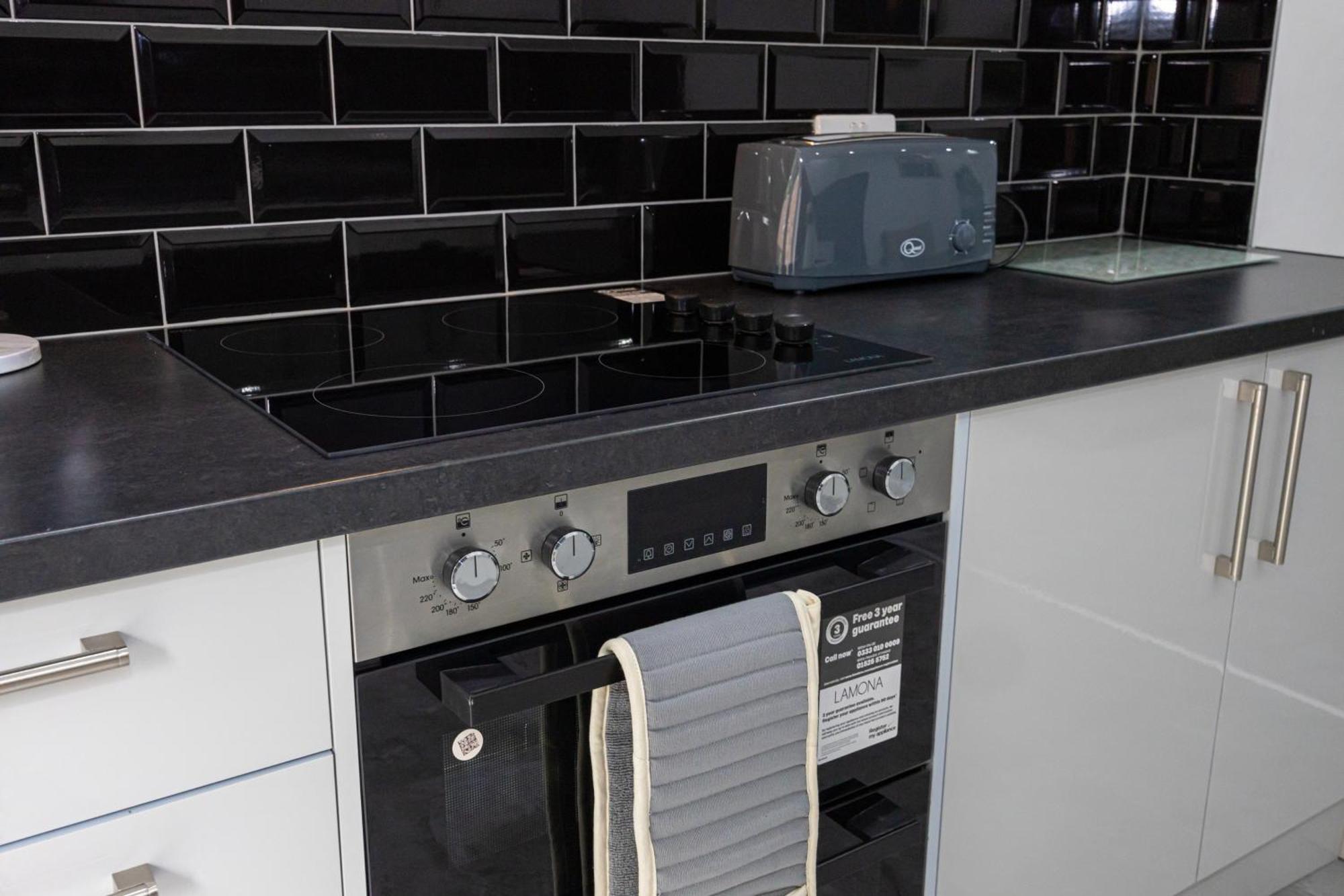 The Kent Luxury House Sleeps 14 Free Parking Manchester