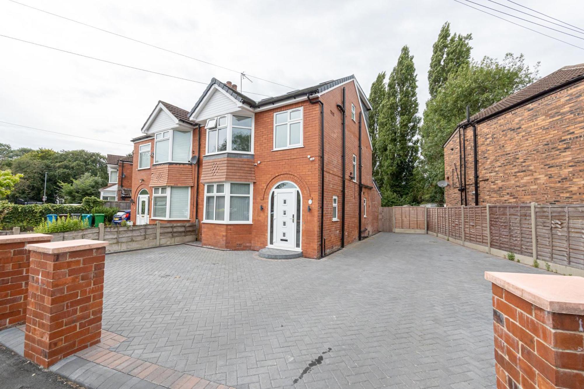 The Kent Luxury House Sleeps 14 Free Parking Holiday home *