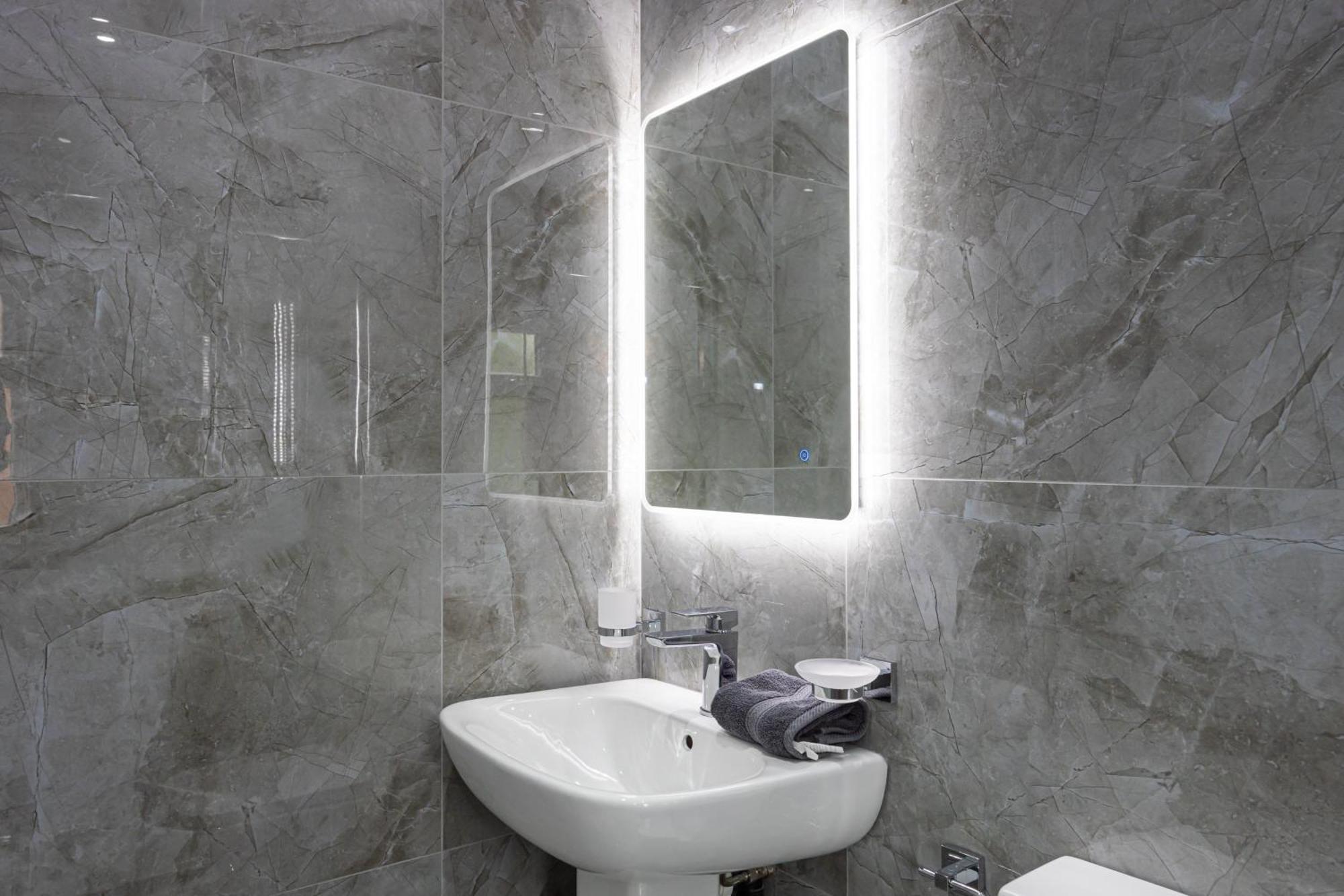 The Kent Luxury House Sleeps 14 Free Parking Holiday home Manchester