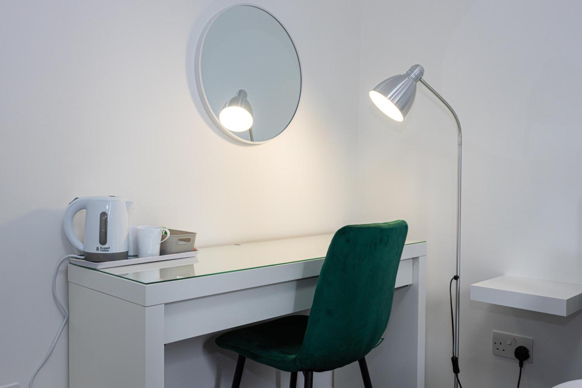Holiday home The Kent Luxury House Sleeps 14 Free Parking Manchester