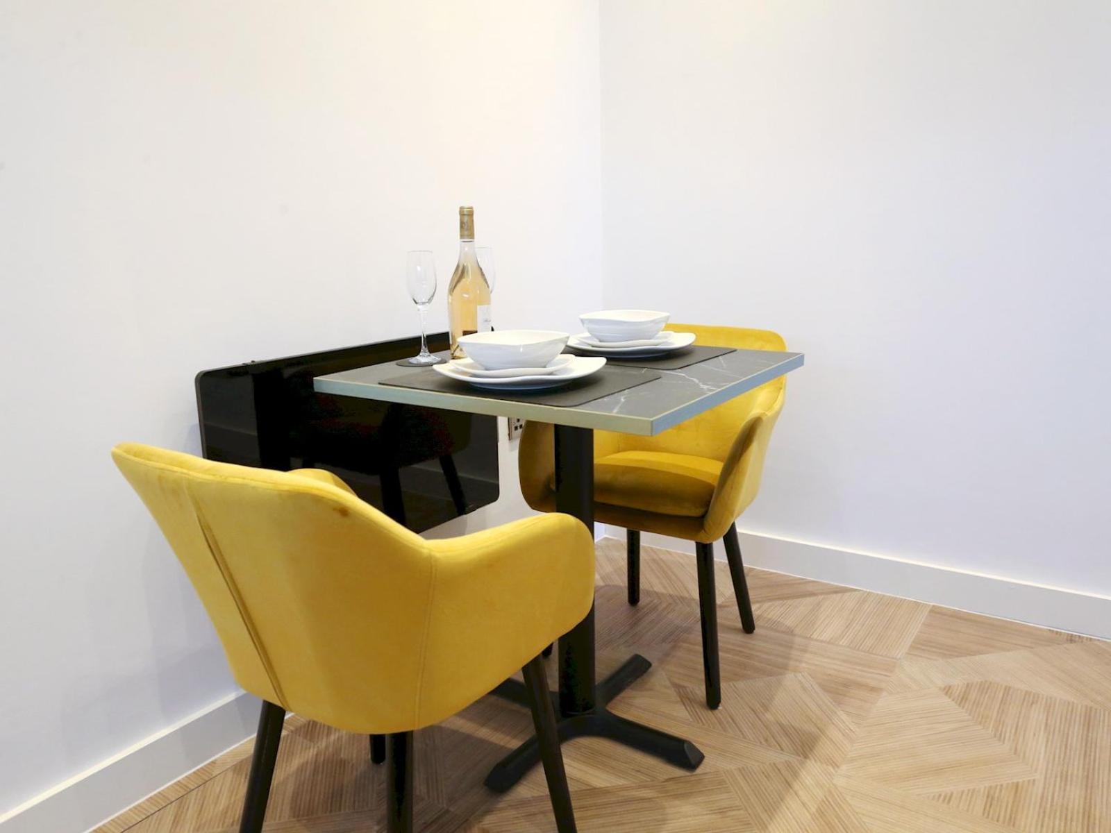 Apartment Flat 205 - Duplex Flat Perfect For Couples - Walk To Pass The Keys