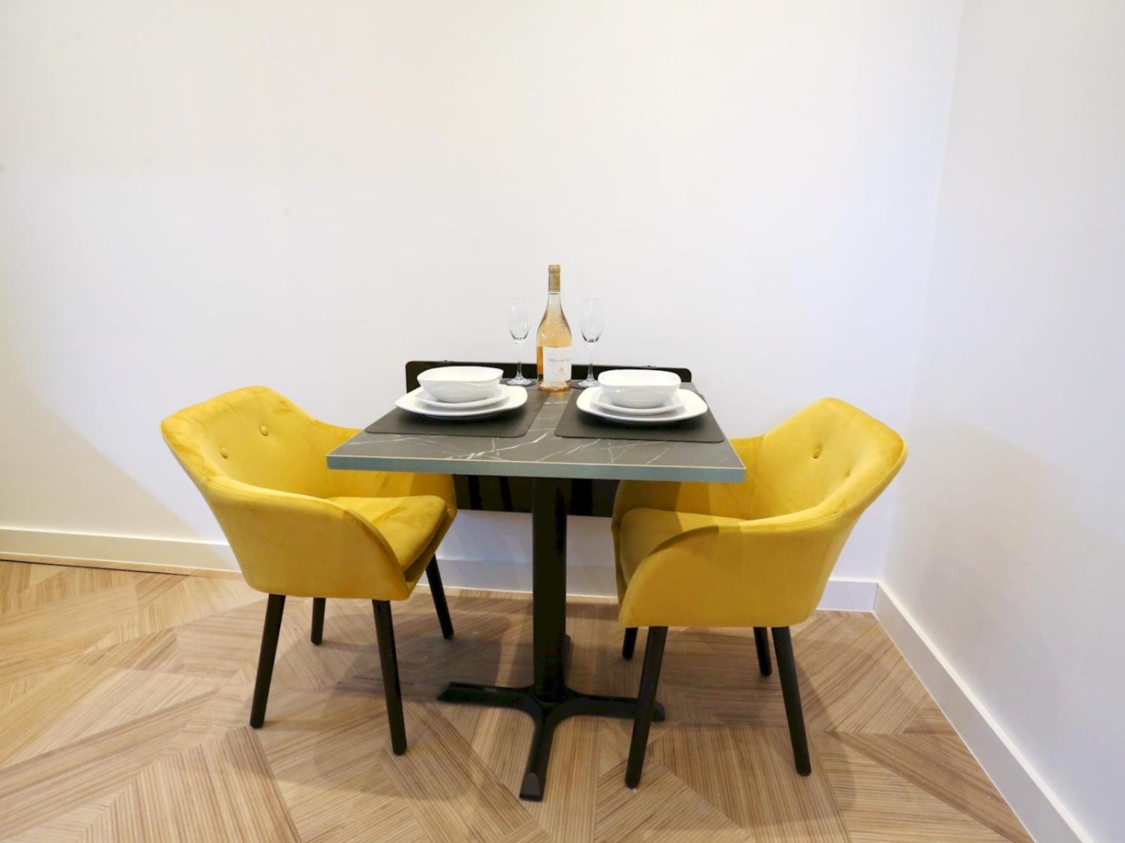 Flat 205 - Duplex Flat Perfect For Couples - Walk To Pass The Keys Manchester