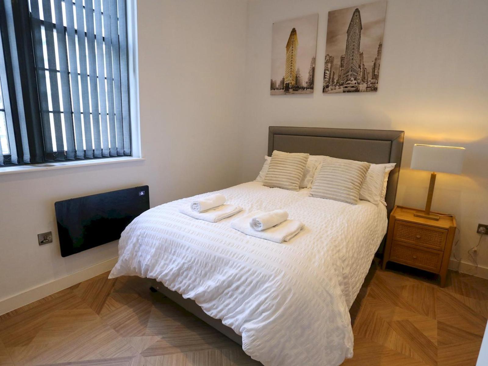 Flat 205 - Duplex Flat Perfect For Couples - Walk To Pass The Keys Apartment