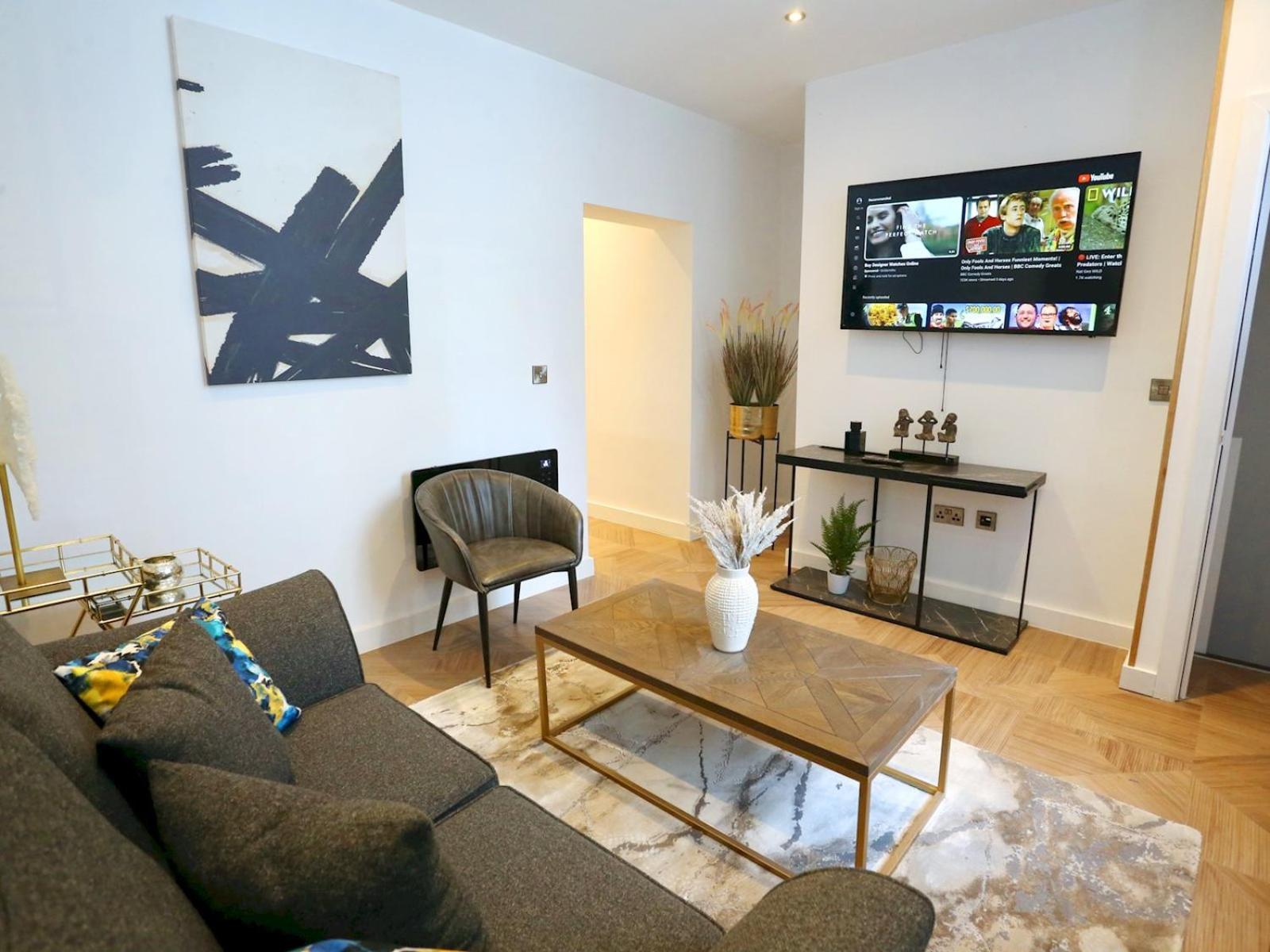 Flat 205 - Duplex Flat Perfect For Couples - Walk To Pass The Keys Apartment Manchester