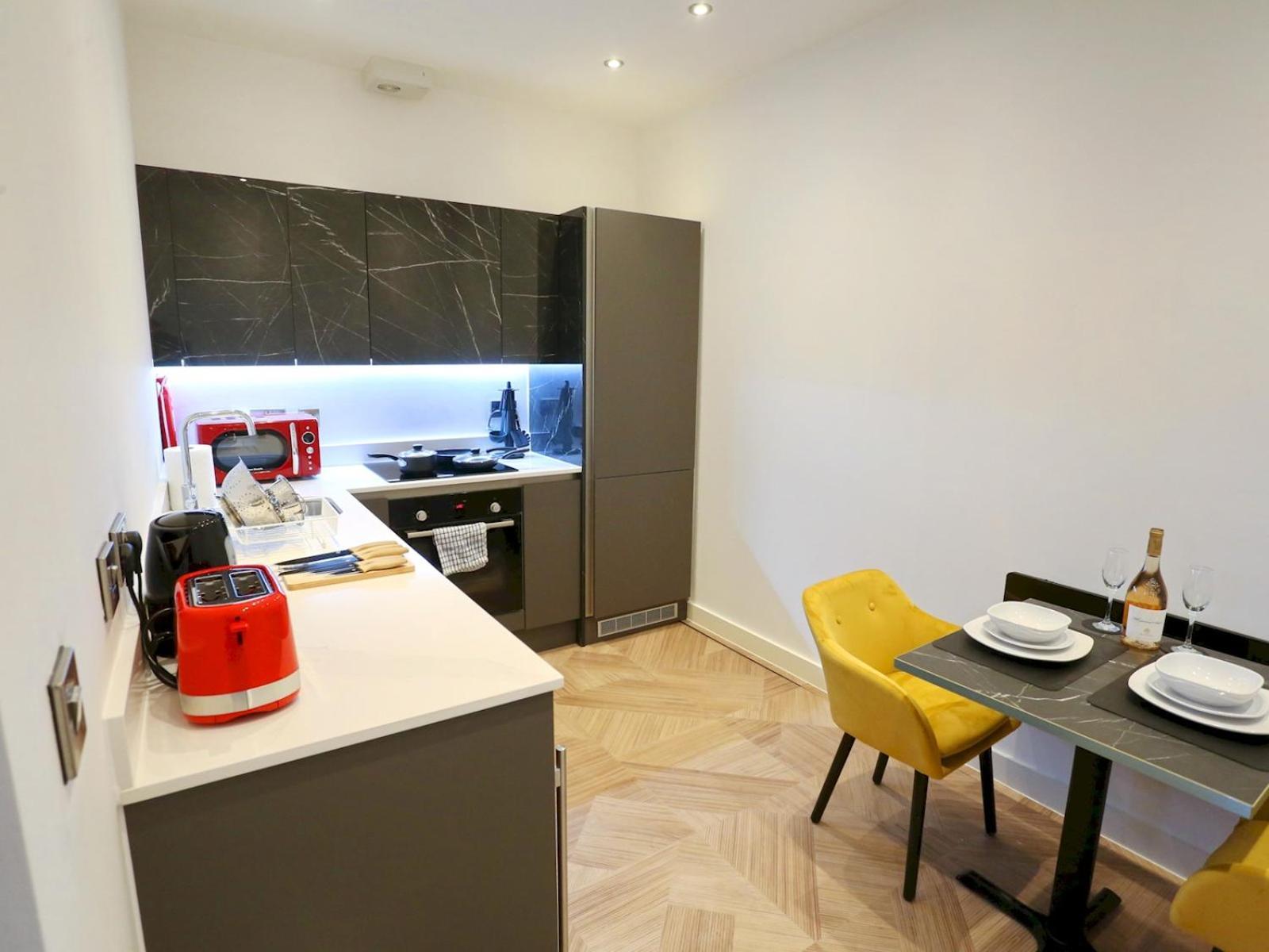 Flat 205 - Duplex Flat Perfect For Couples - Walk To Pass The Keys Manchester