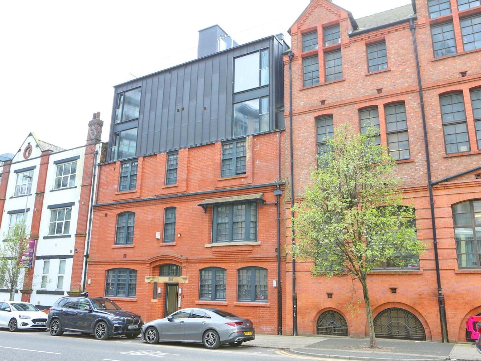Apartment Flat 205 - Duplex Flat Perfect For Couples - Walk To Pass The Keys Manchester