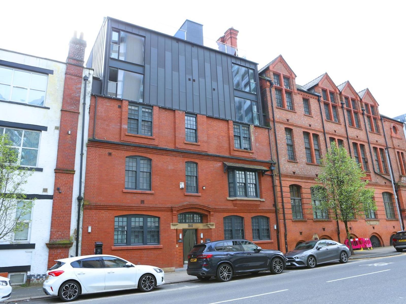 Flat 205 - Duplex Flat Perfect For Couples - Walk To Pass The Keys Manchester