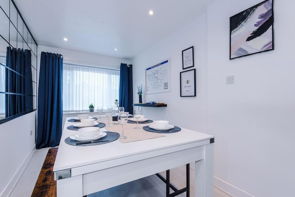 Apartment Sleeps 9, Games Room, Perfect For Groups, Driveway, Smart Tv, Available For Long