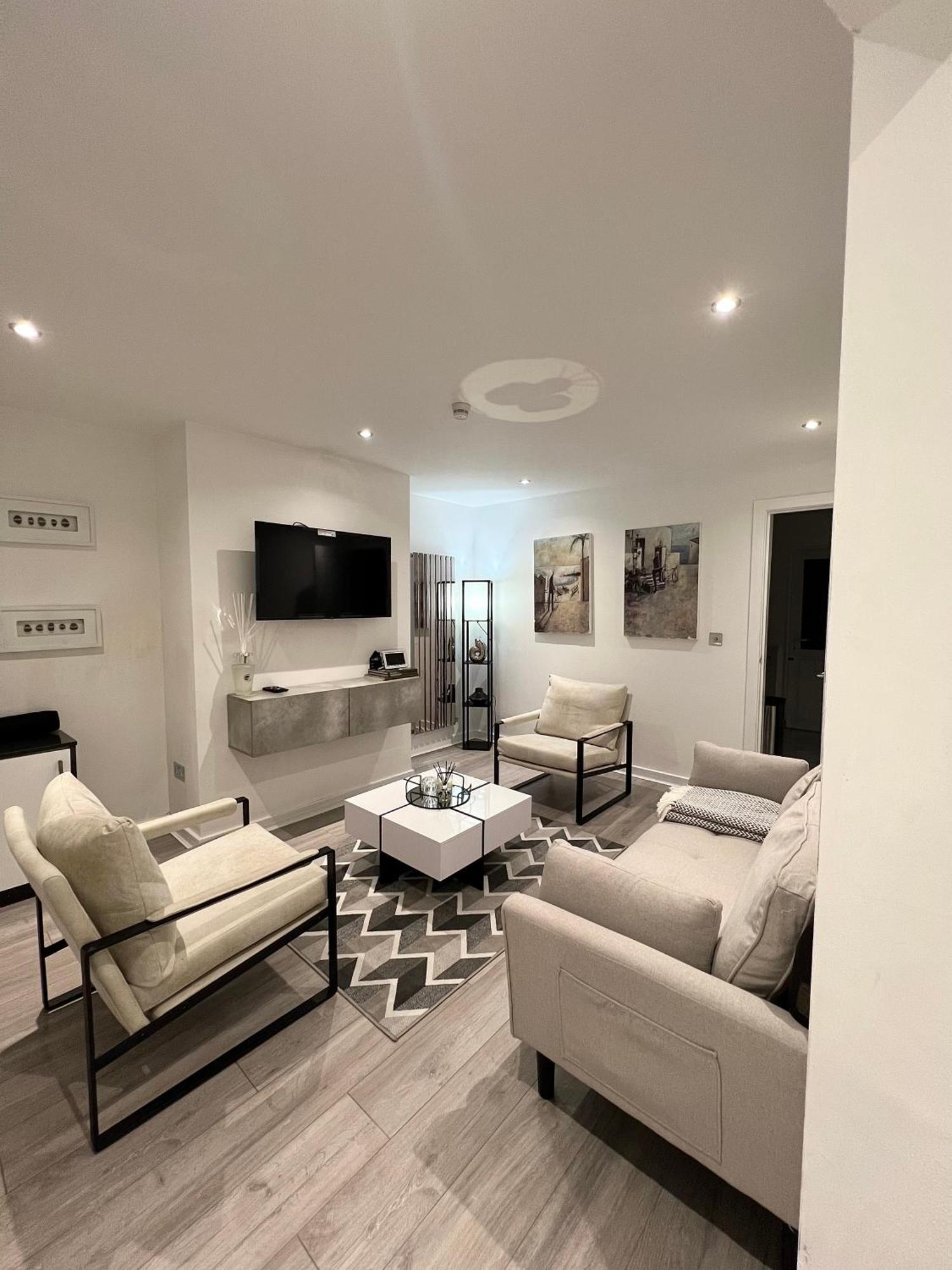 Entire House - Near Etihad Stadium And * Manchester