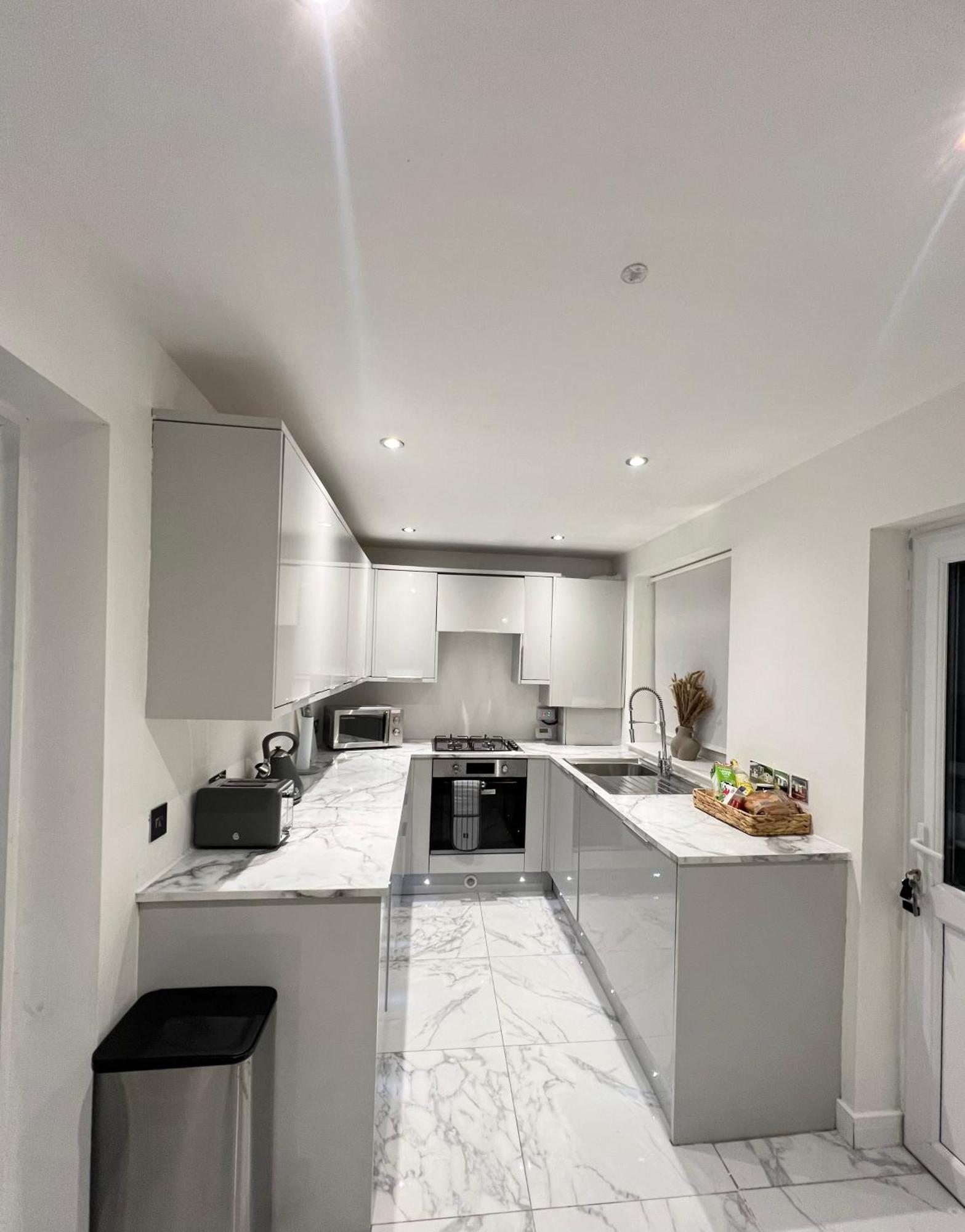 Entire House - Near Etihad Stadium And Vakantiehuis *