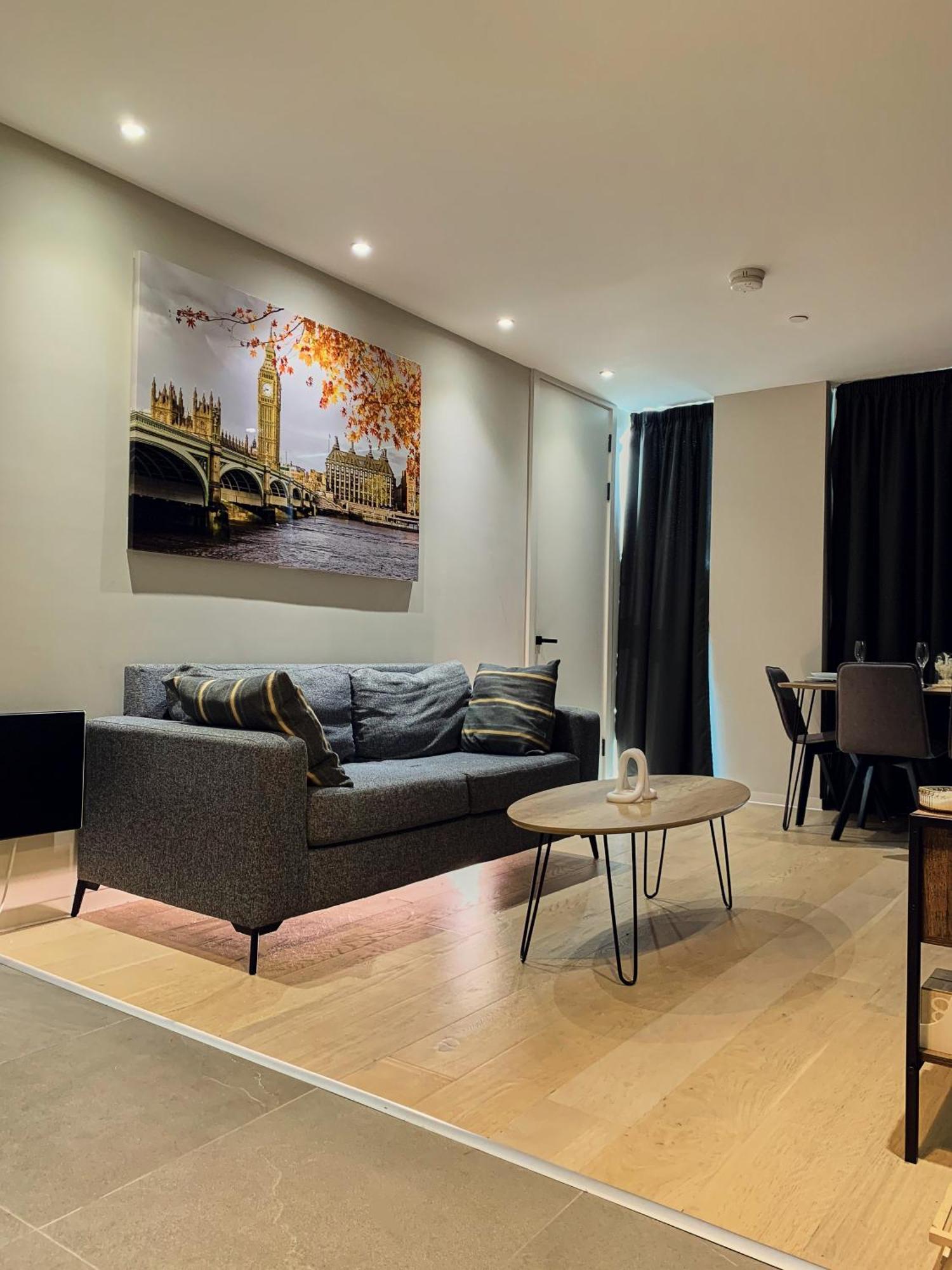 Sleek Haven Luxurious 2bed In Centre Apartment *