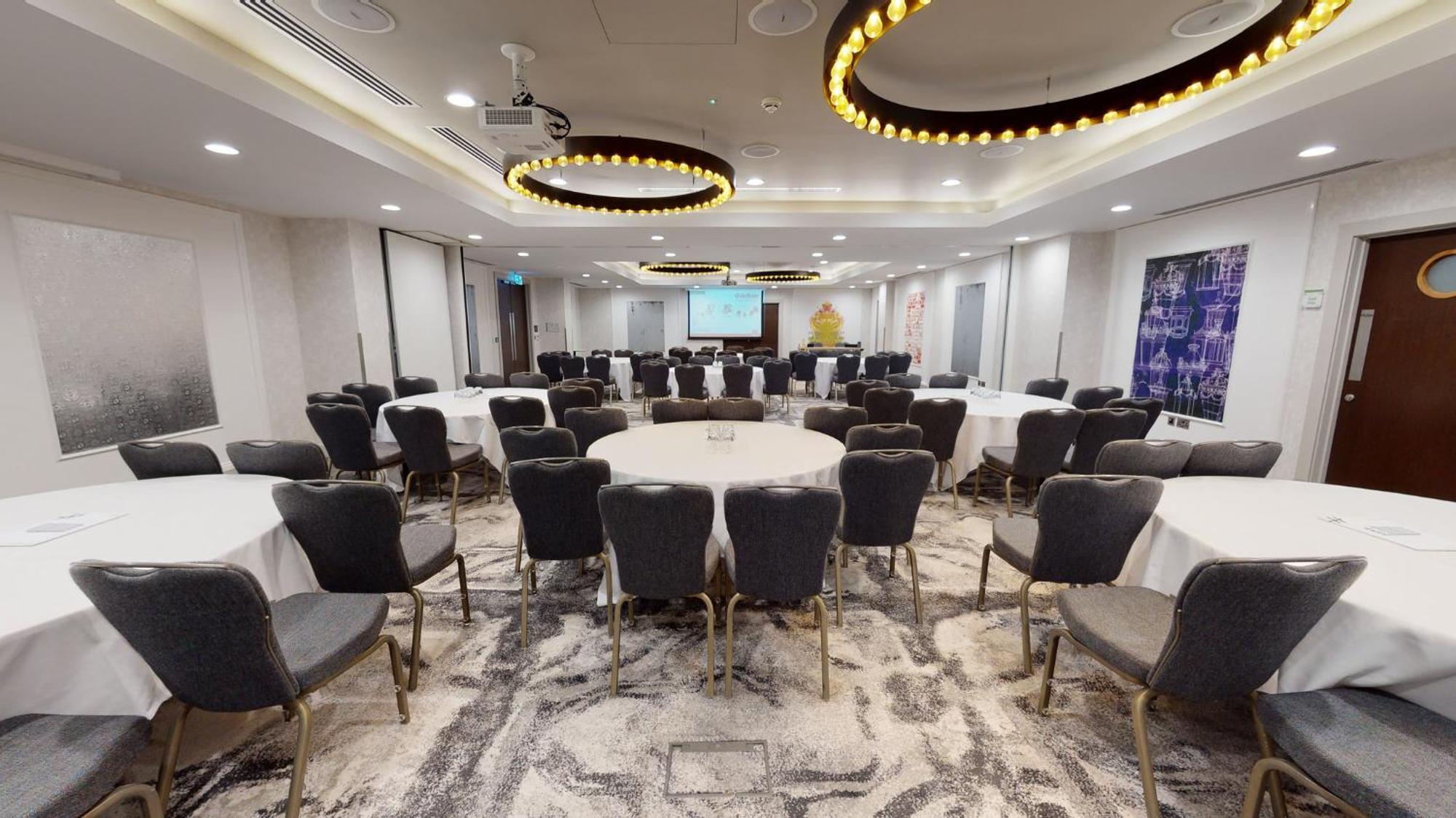 - Centre By Ihg 4*