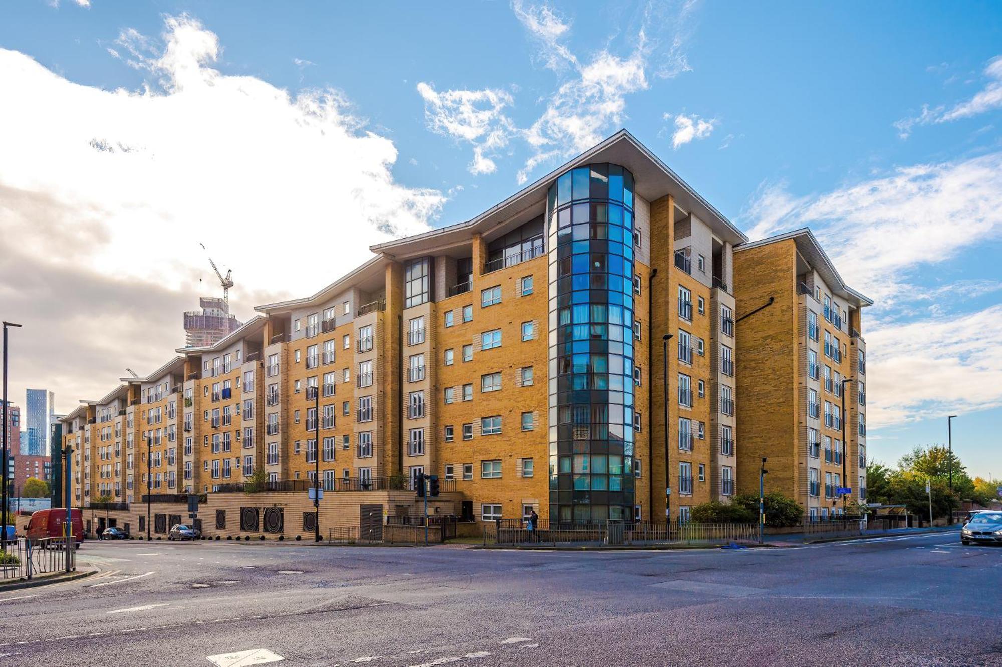 Fusion, Pool Table, Ps4, 2 Bedrooms Manchester
