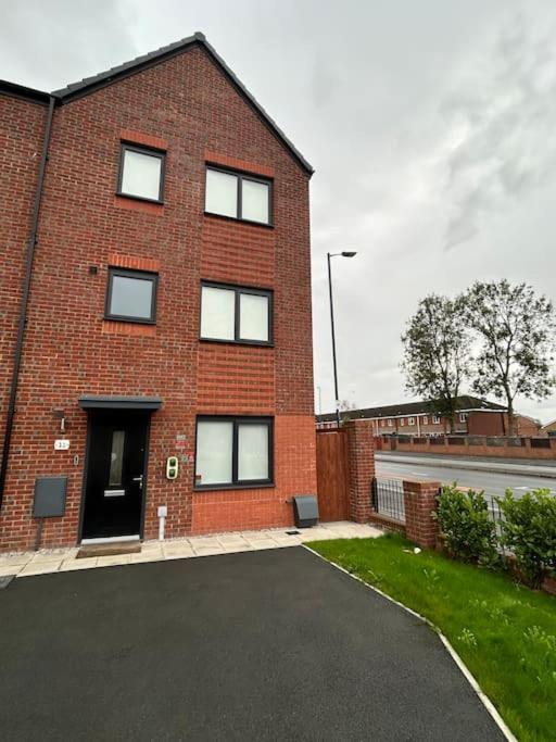4-bedroom New House Near Centre *