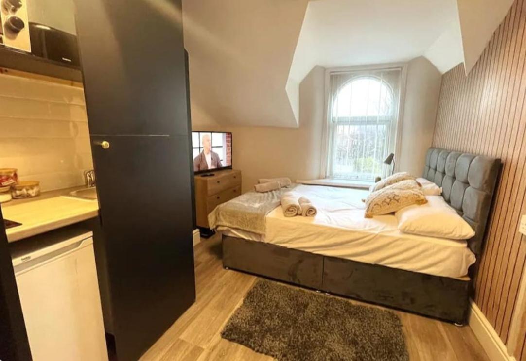 Deluxe Centrally Located In *