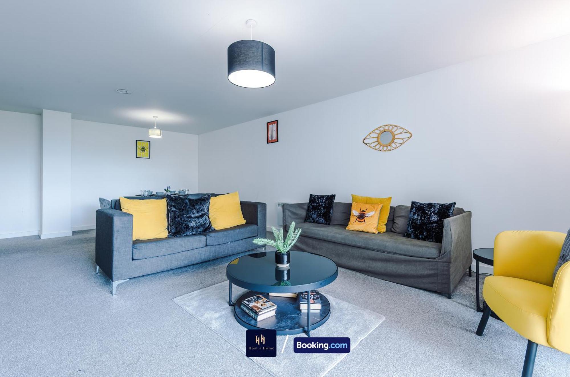 Large 2 Bedroom With Balcony By Host A