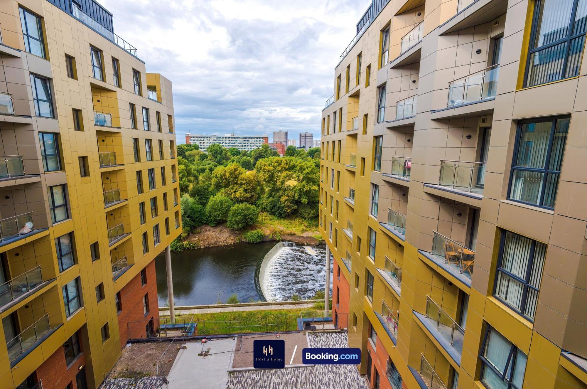Apartment Large 2 Bedroom With Balcony By Host A *