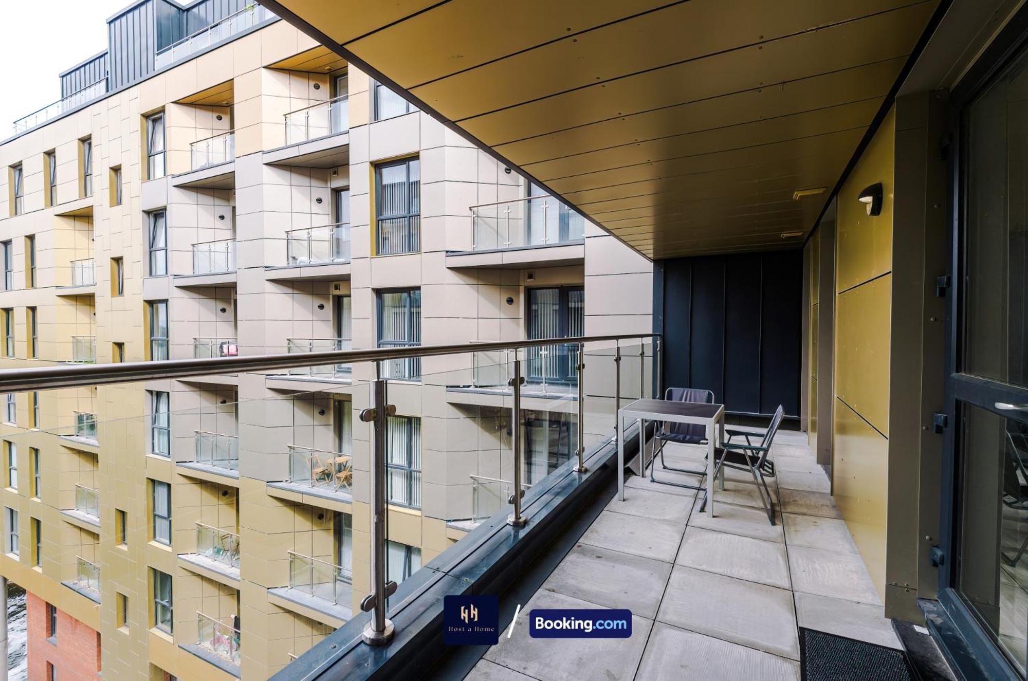 Large 2 Bedroom With Balcony By Host A Manchester